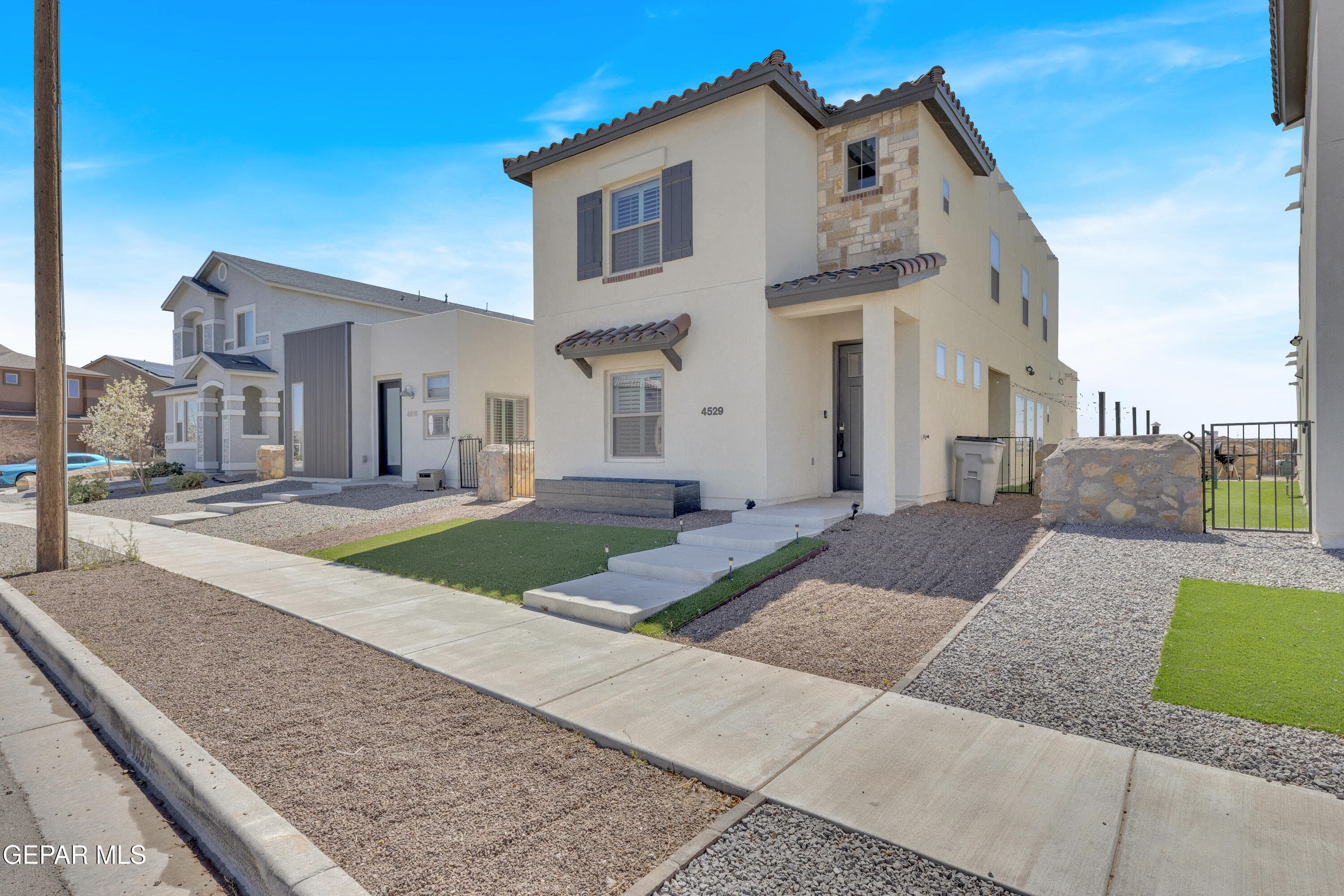 4529 Mark Avizo St
