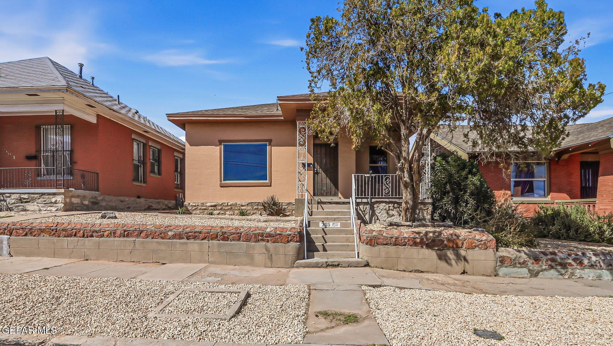 305 E River Ave