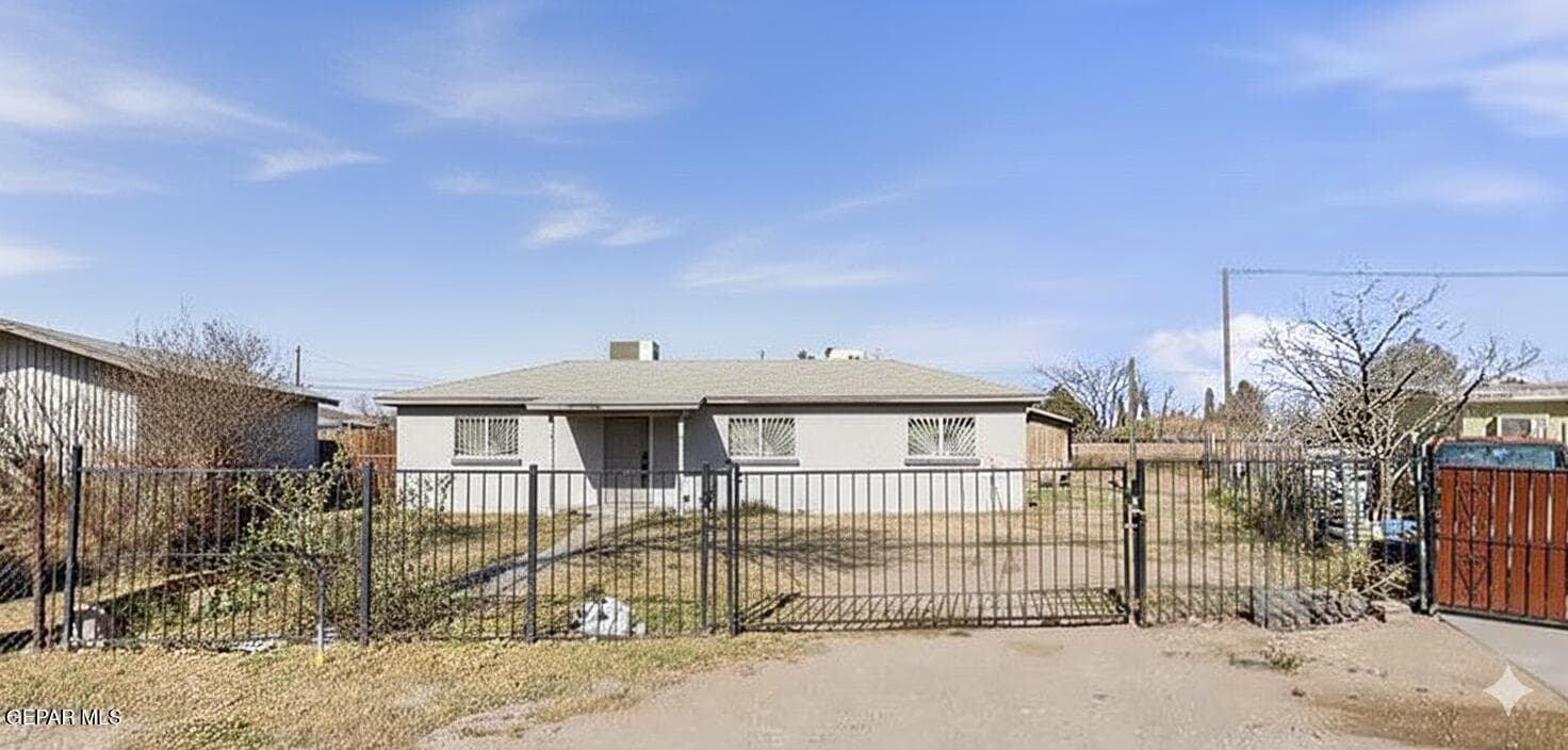 445 Suzi Way