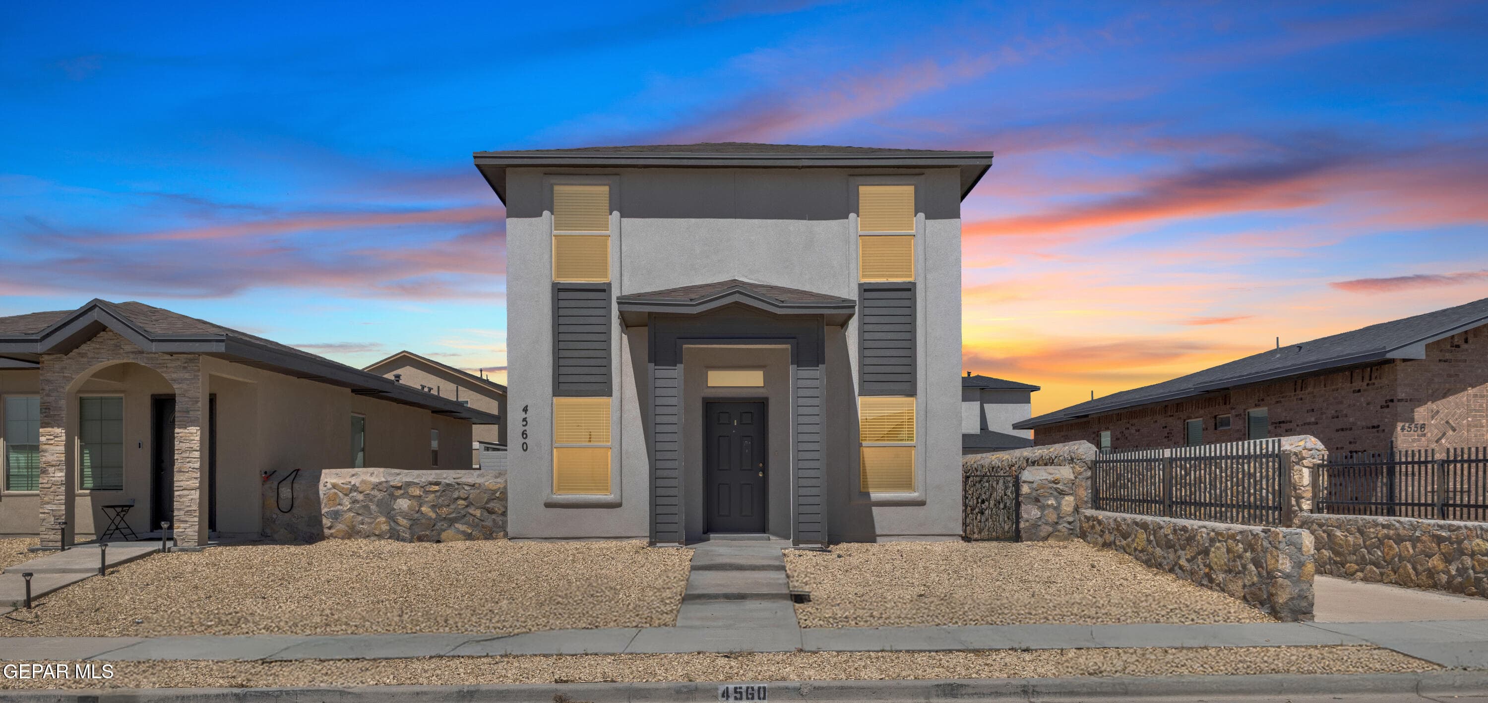 4560 Mark Avizo St