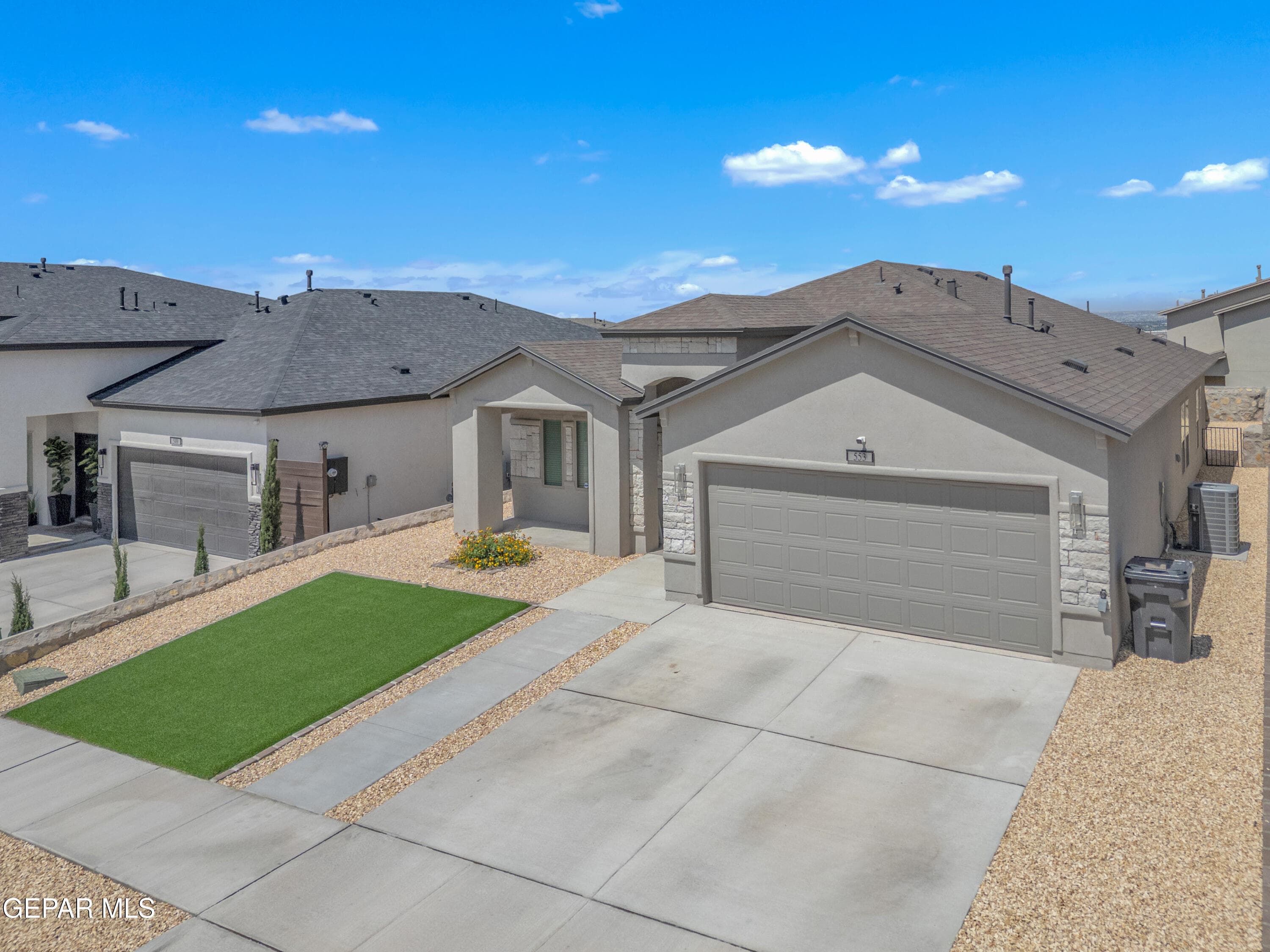 553 Oakmont Pl