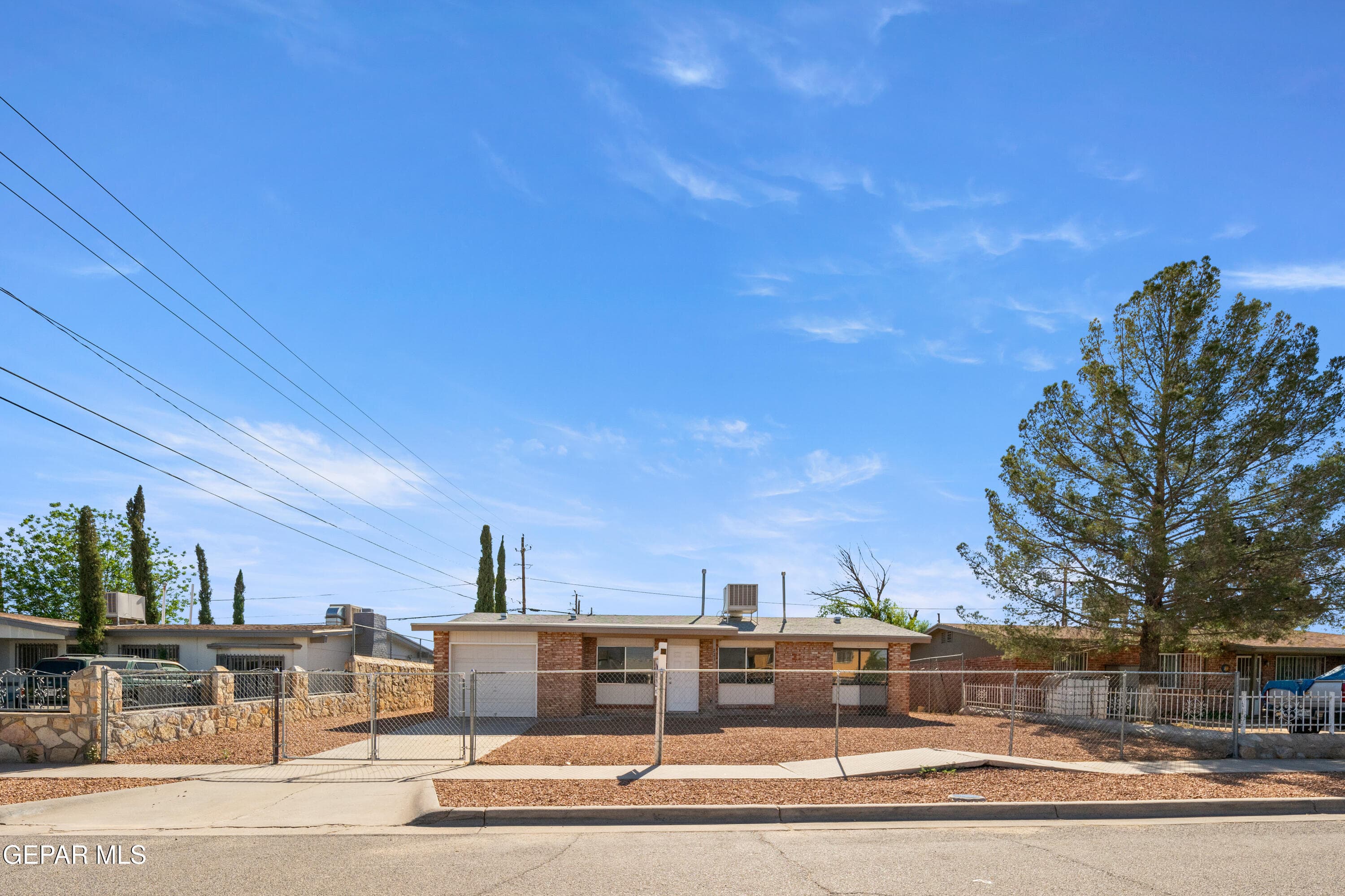 221 Maravilla Dr