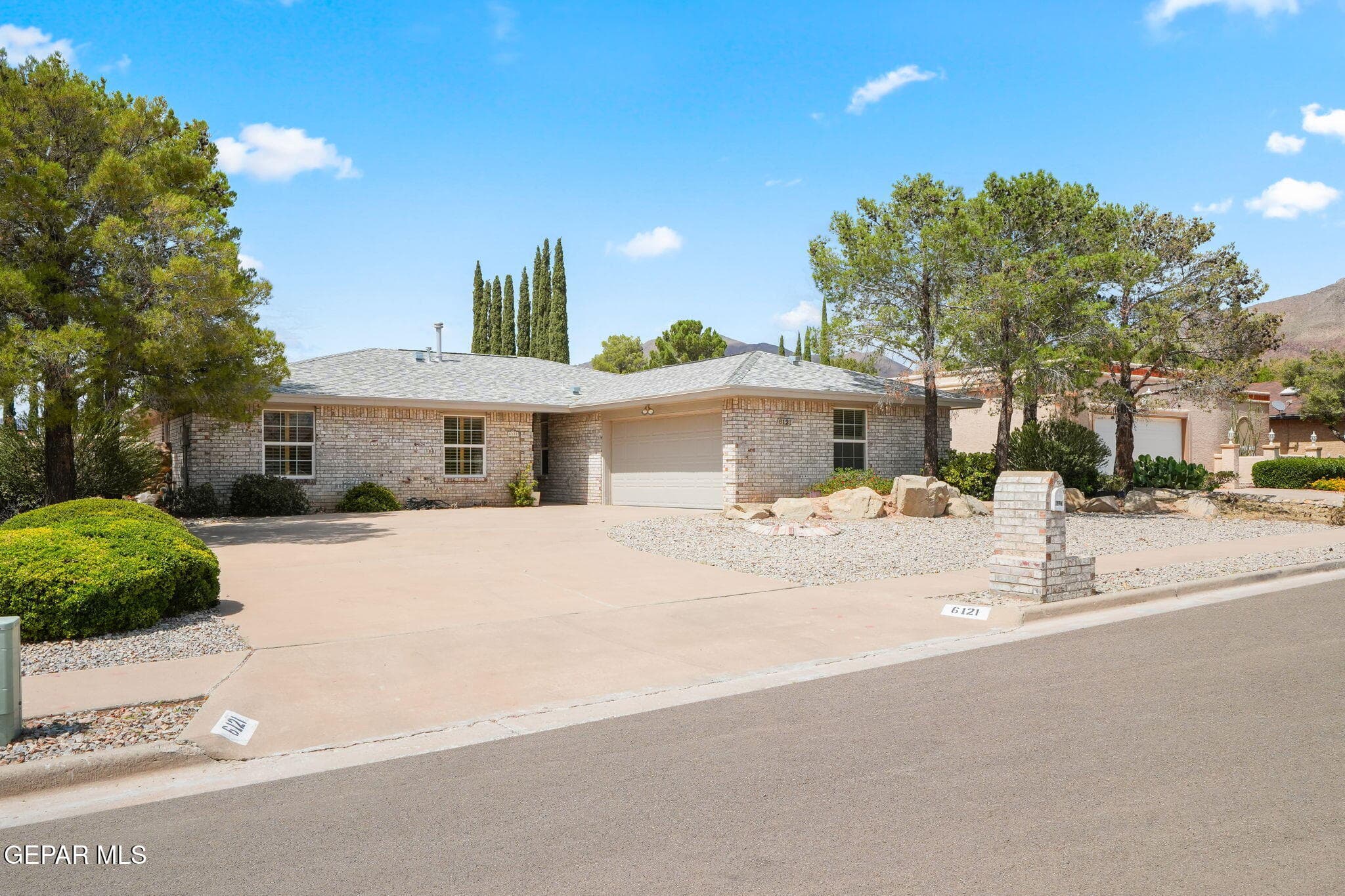 6121 Via Fortuna Ln