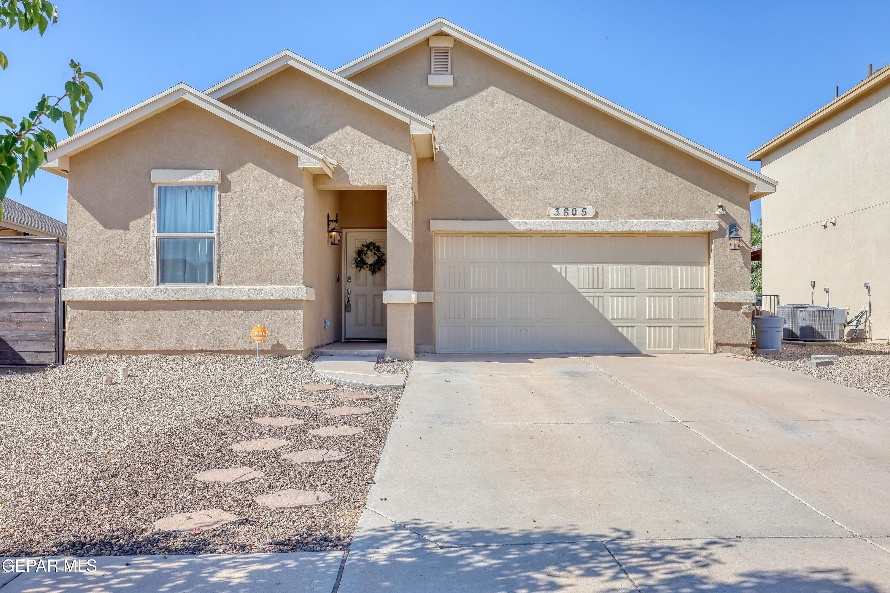 3805 Loma Reina Way