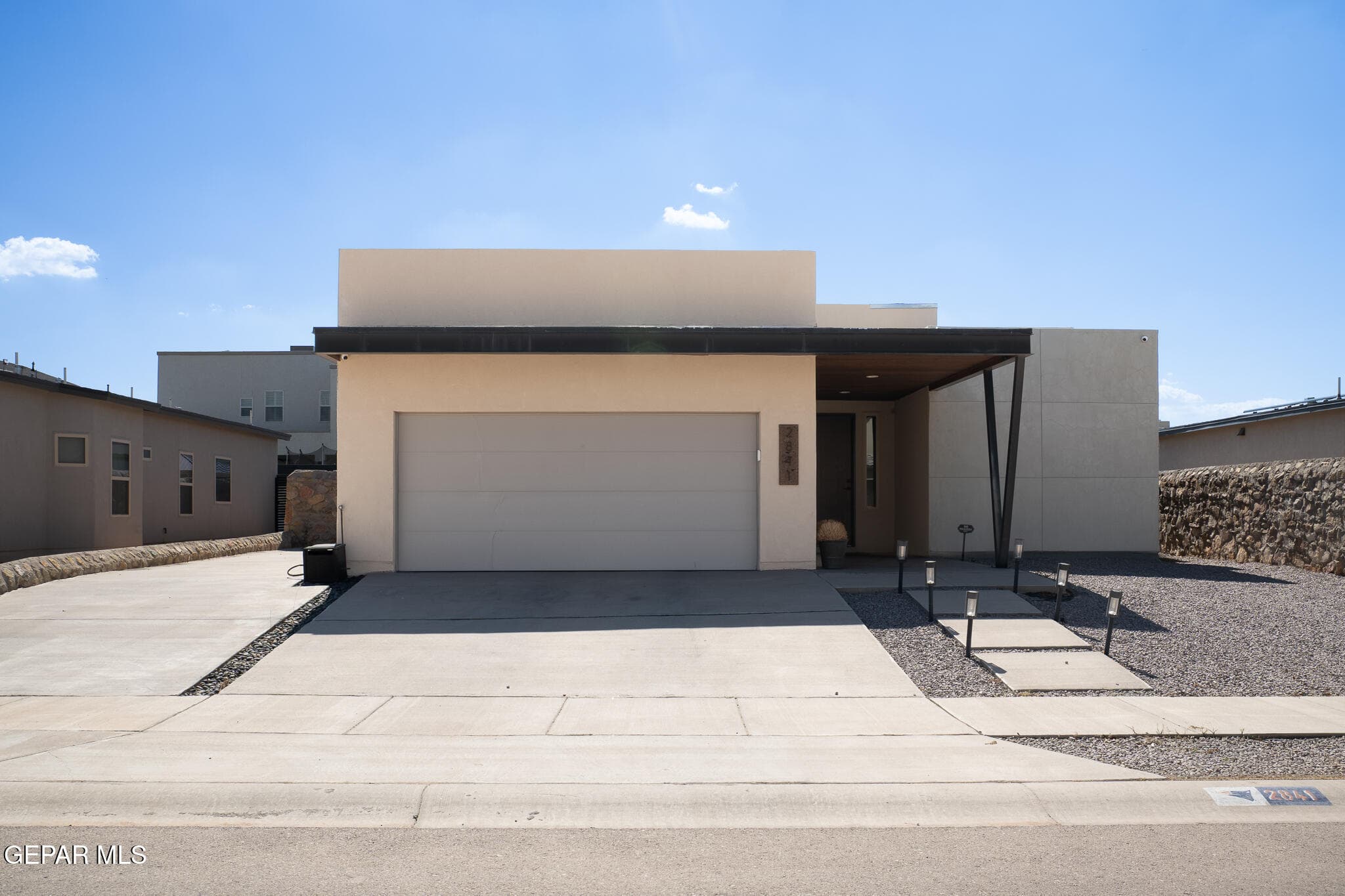 2841 Sammy Cervantes St