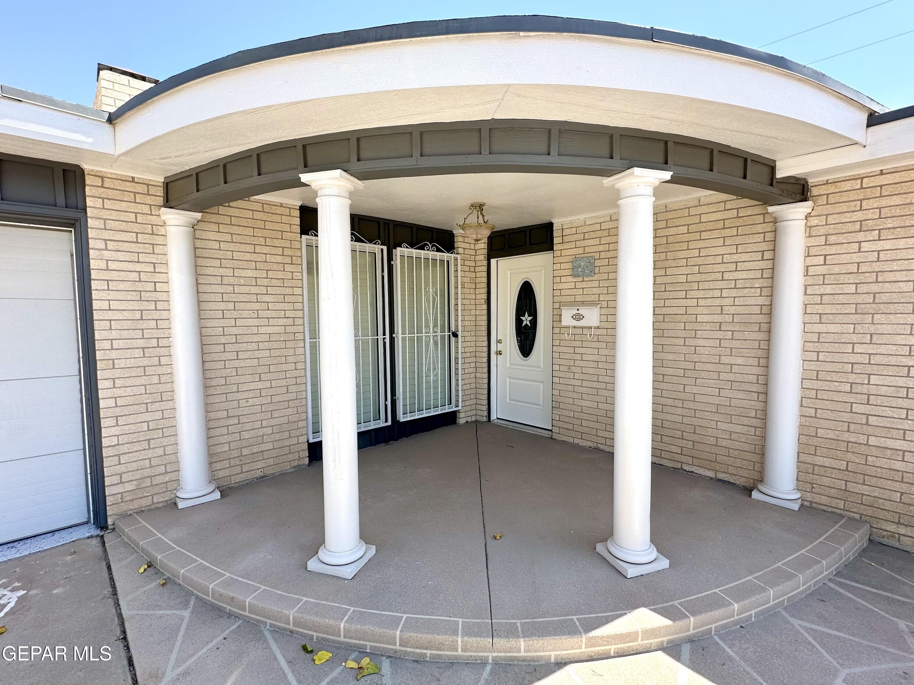 10101 Renfrew Dr