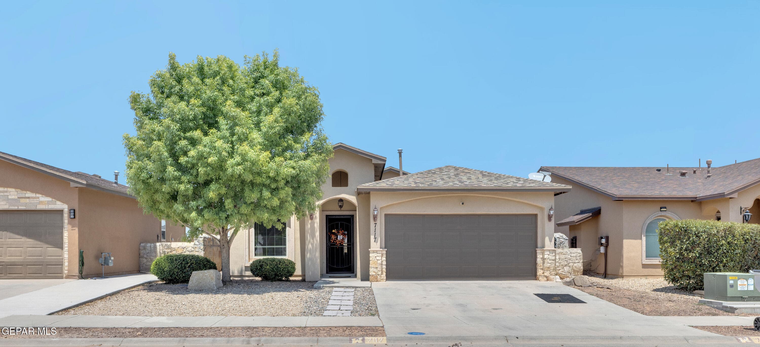 7117 N Skies Ln
