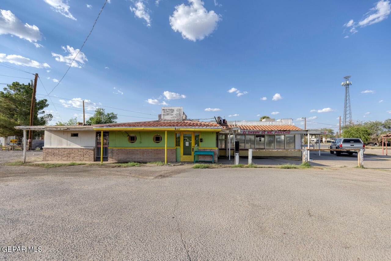 611 W Main St