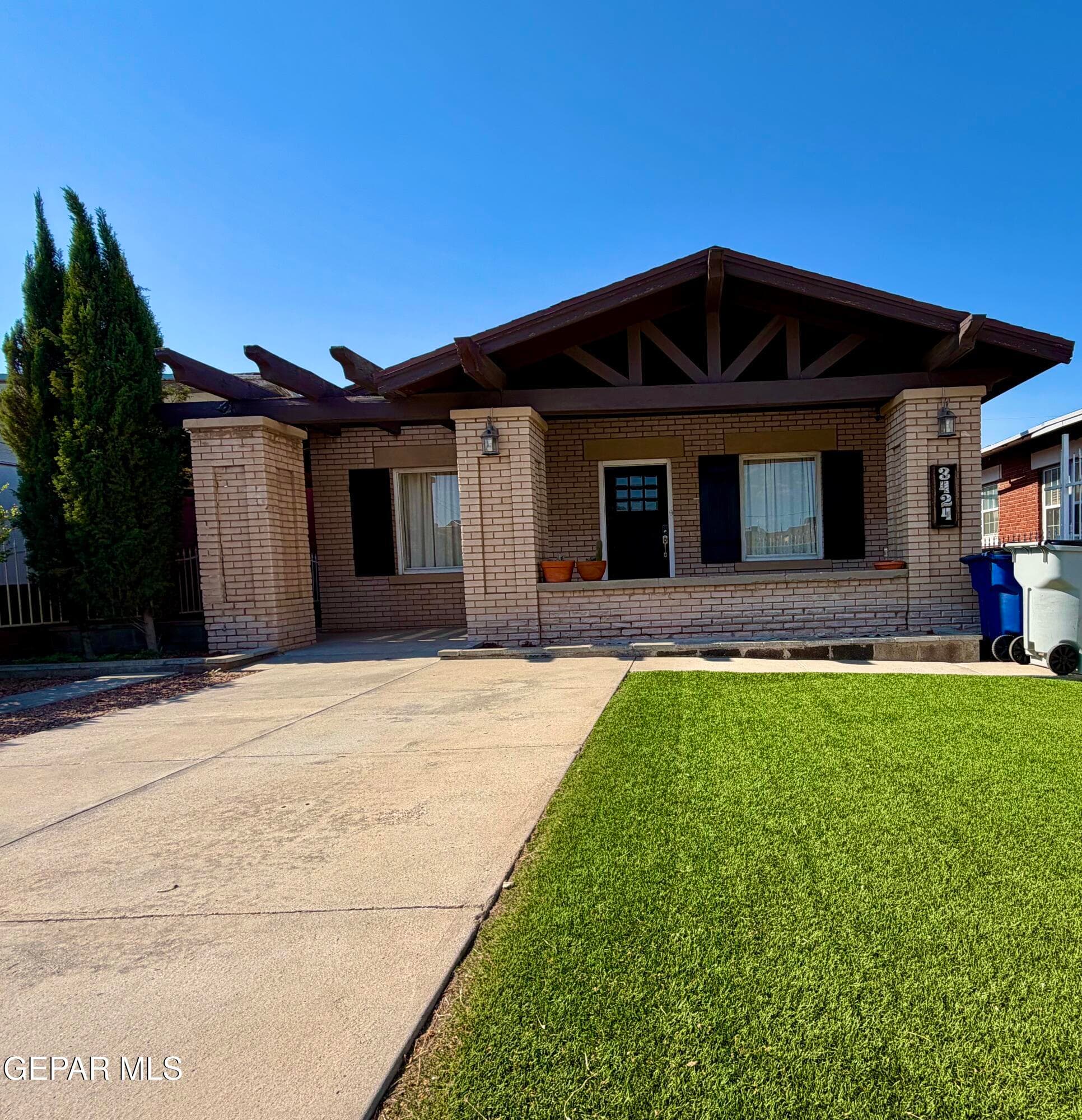 3424 La Luz Ave
