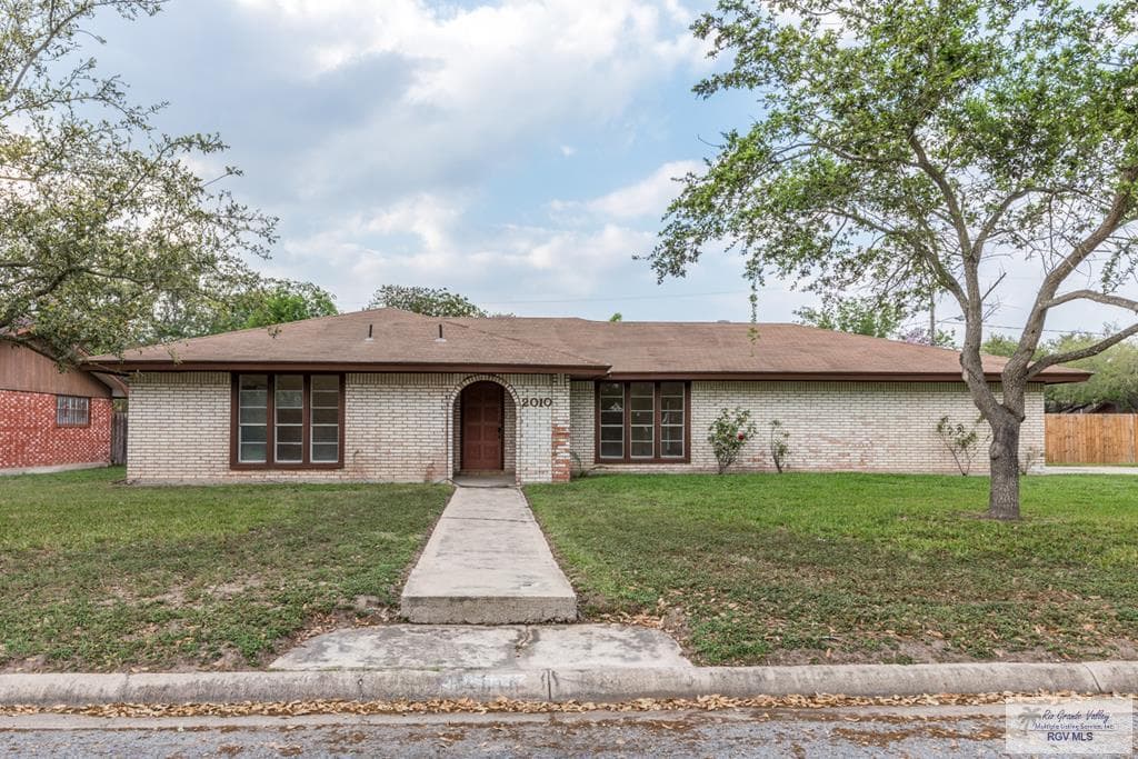 2010 W Live Oak Dr