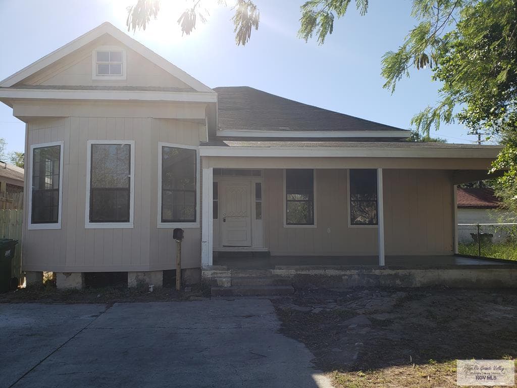1945 W Madison St