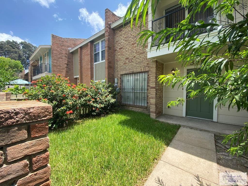 3909 Las Palmas Cir