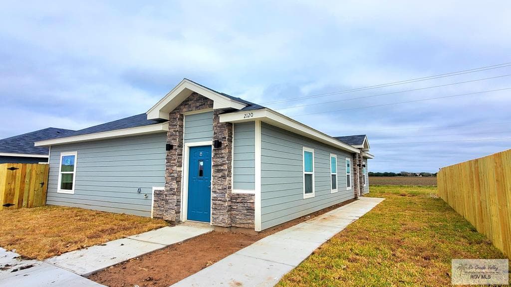 2120 E Valley Cir