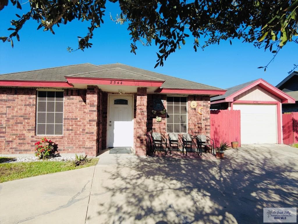 2544 Frankfurt St