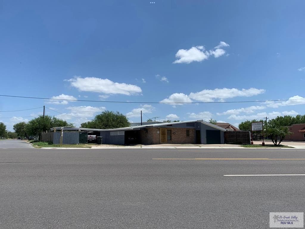1824 N 77 Sunshine Strip