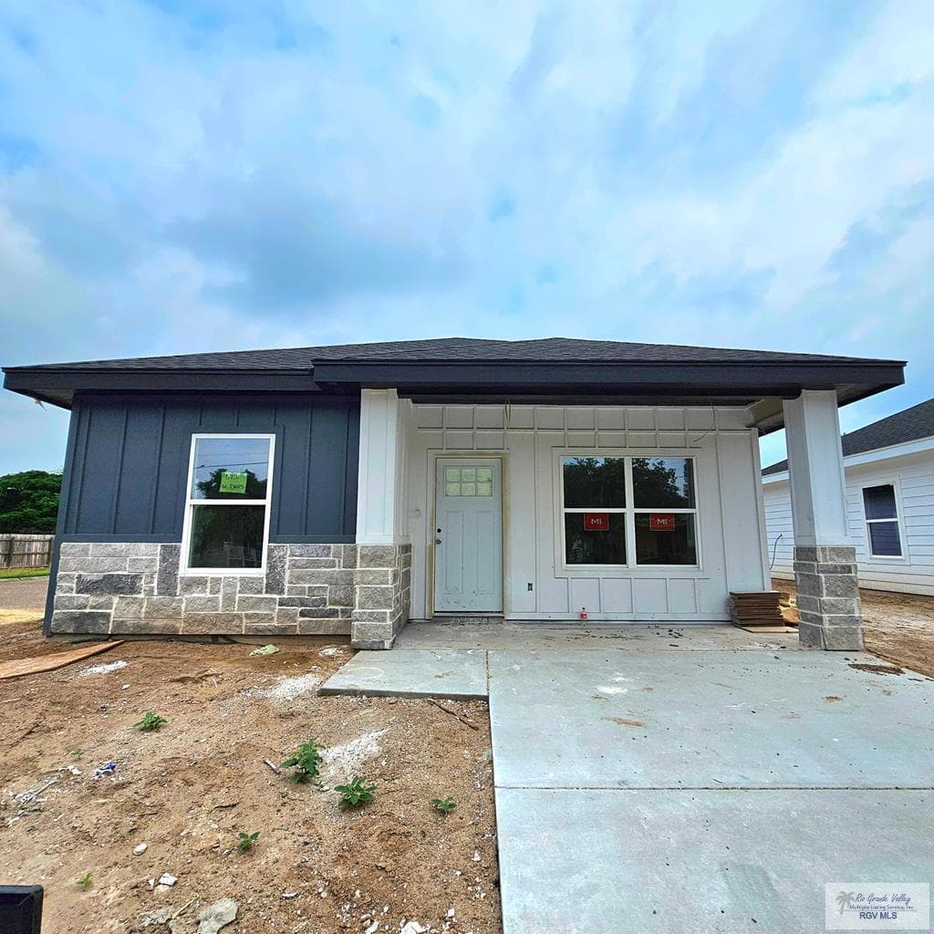 522 W Davis St