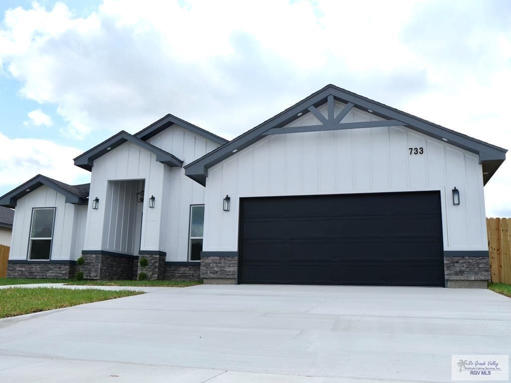 733 Milania Dr