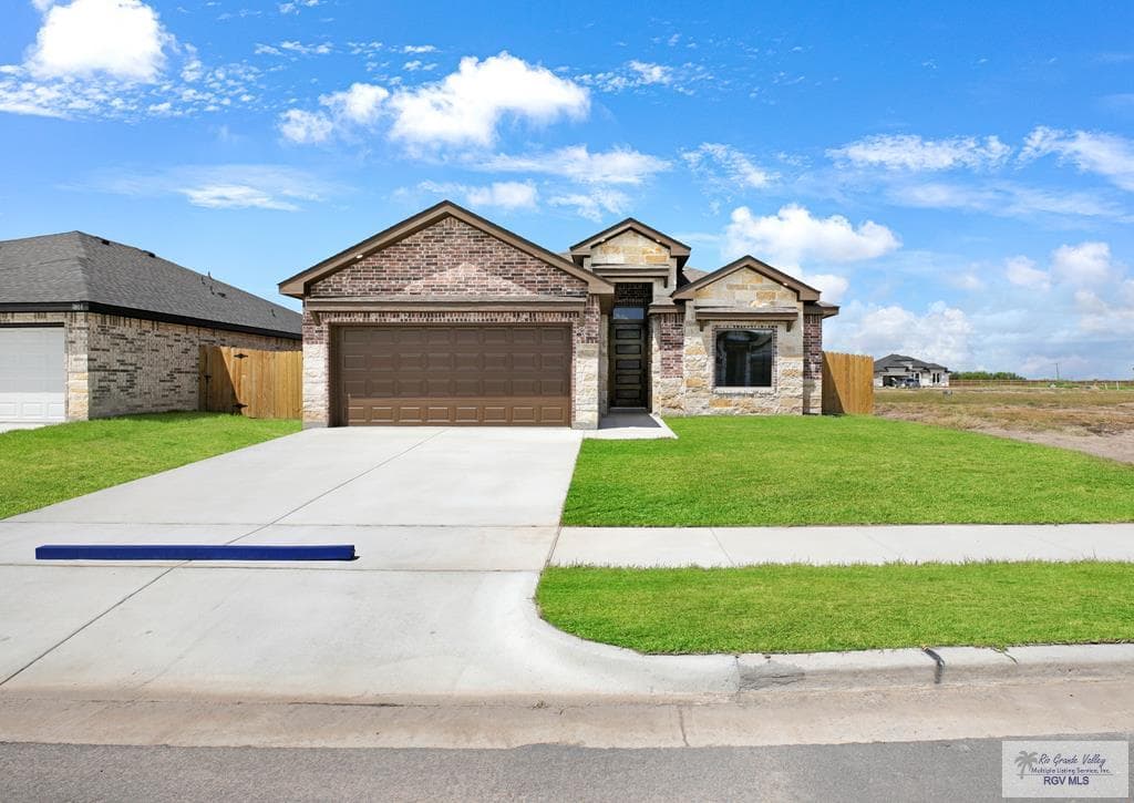 1805 Stirrup Cir