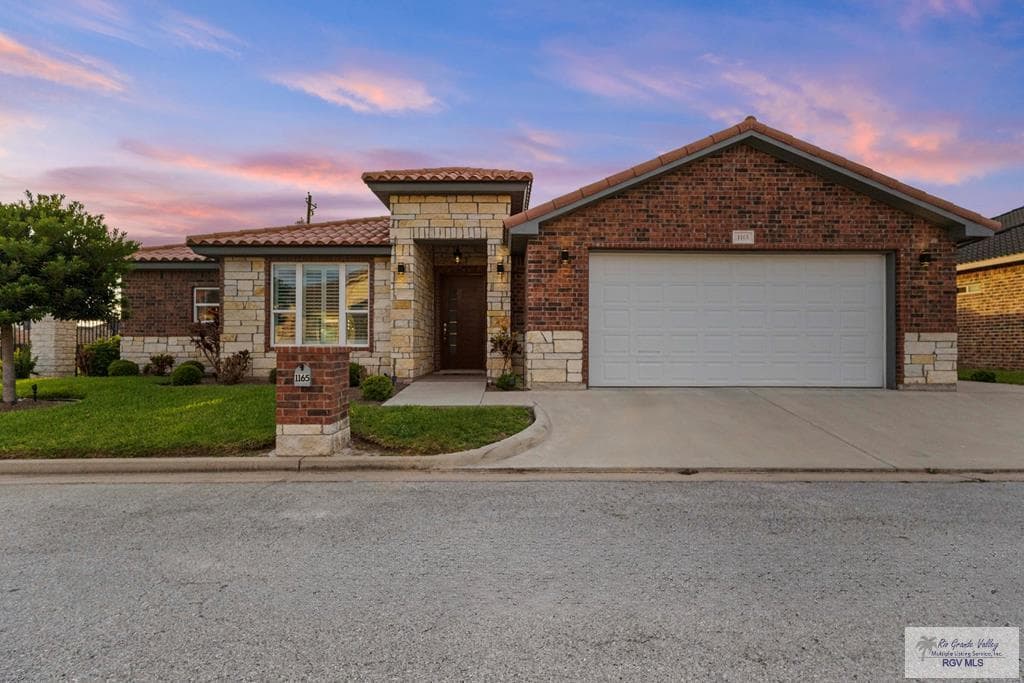 1165 Fairway