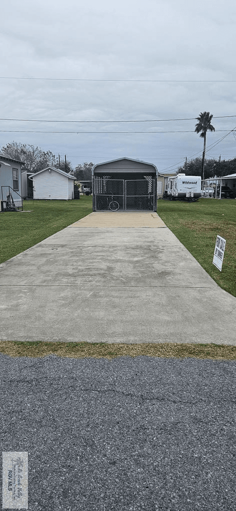 51 N Anaqua St
