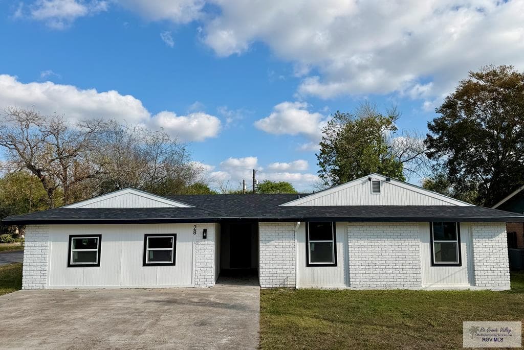 28 Ray Ave