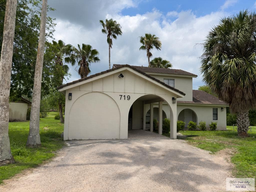 719 De Leon Ave