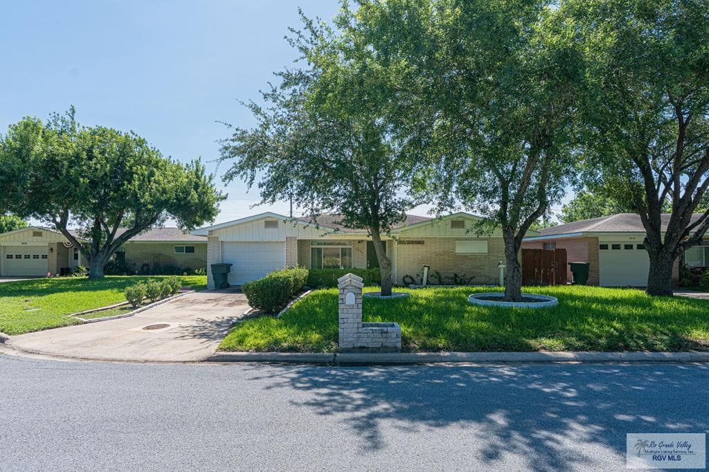 2630 E Dunkin Cir