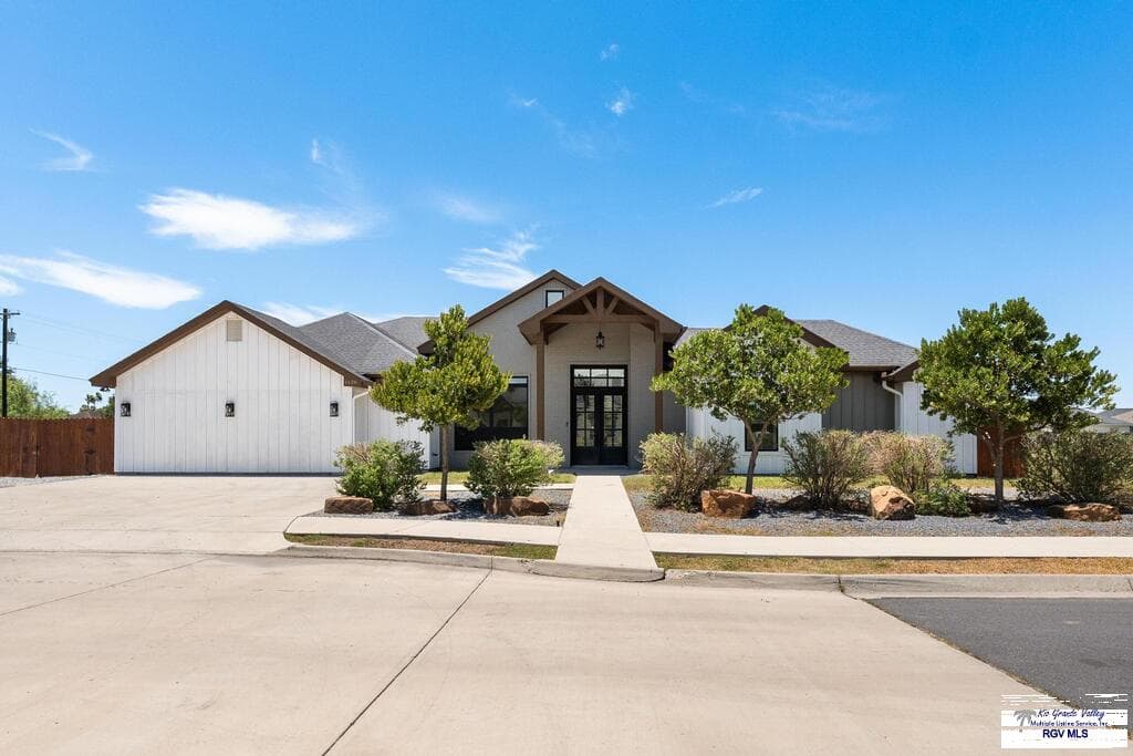 1426 Jocelyn Cir