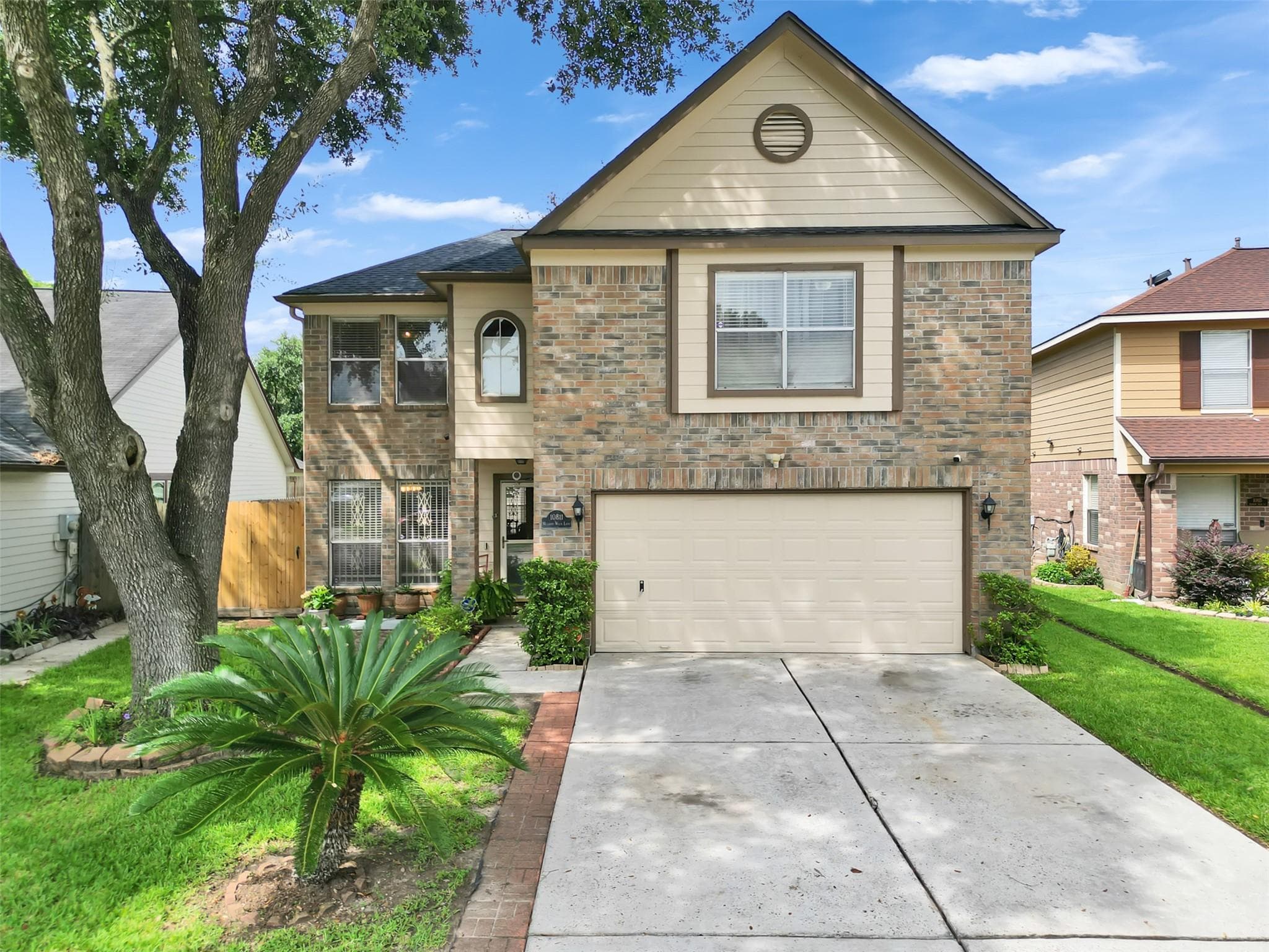 10811 Meadow Walk Ln