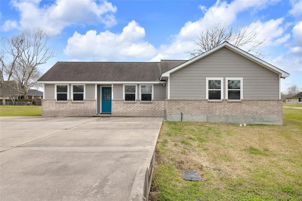 902 Waco St