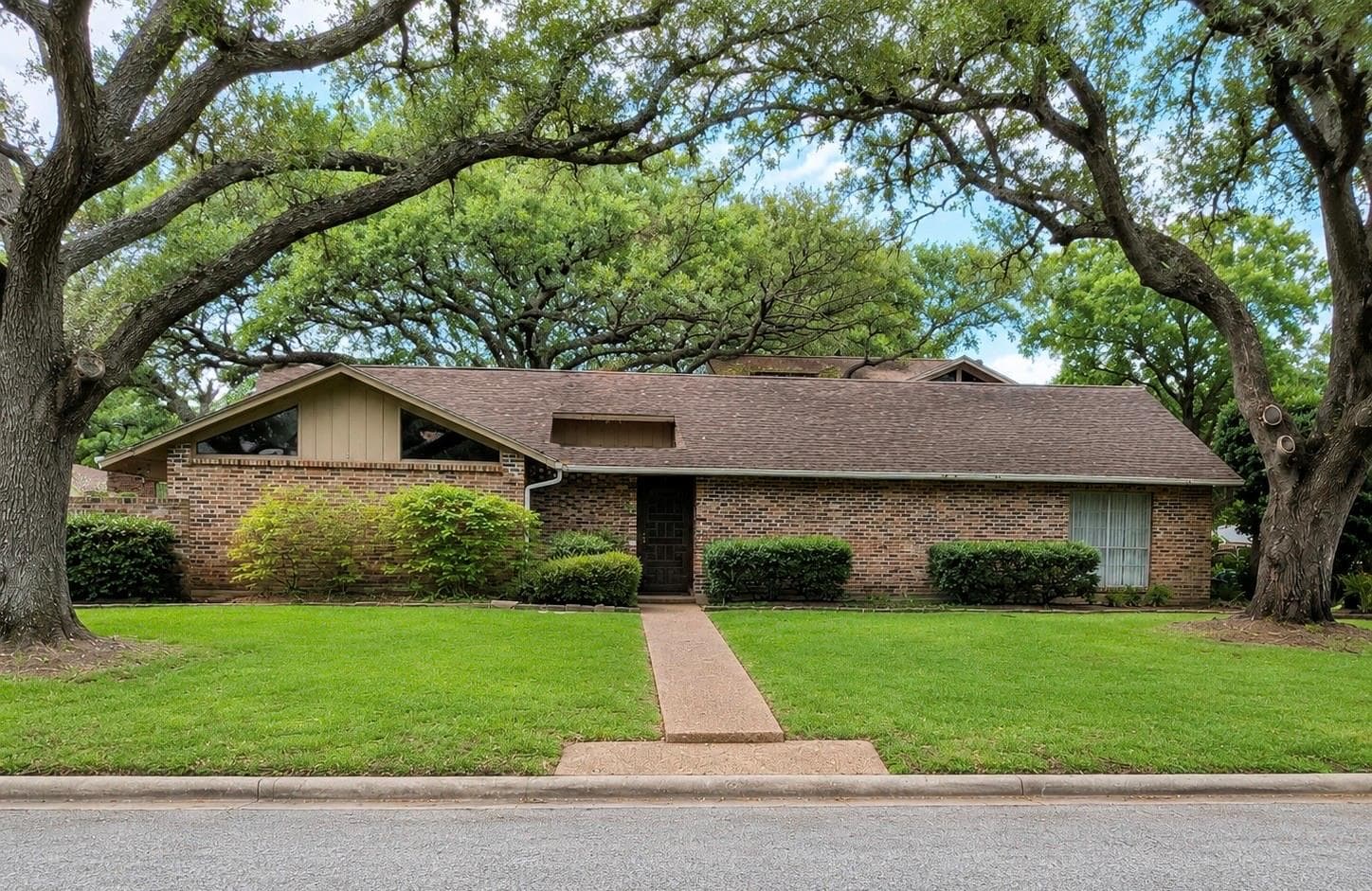 2721 Oak Dr