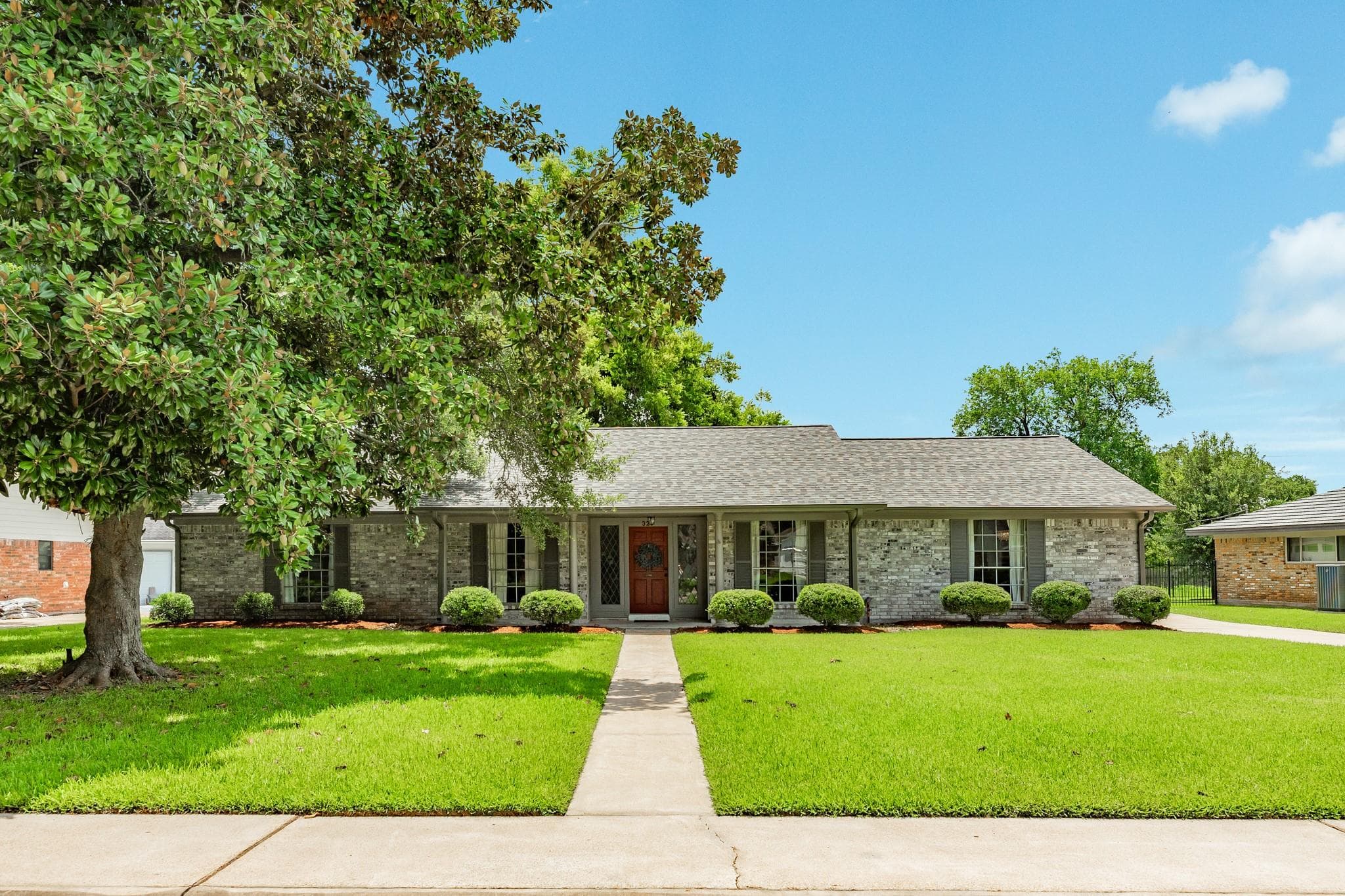 320 Linden Ln