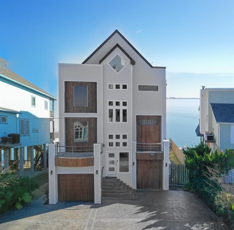 128 Quayside Dr