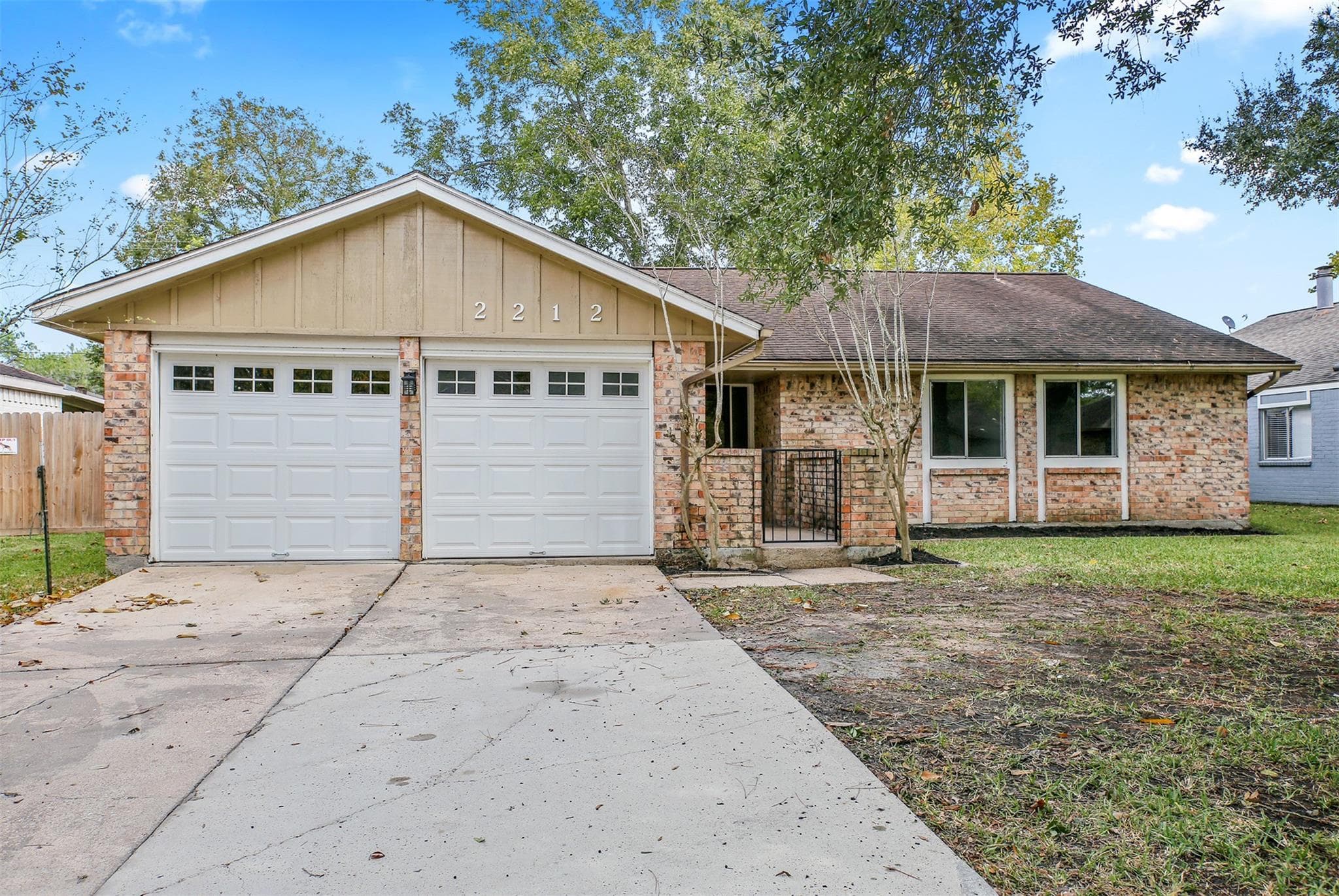 2212 Colonial Ct N