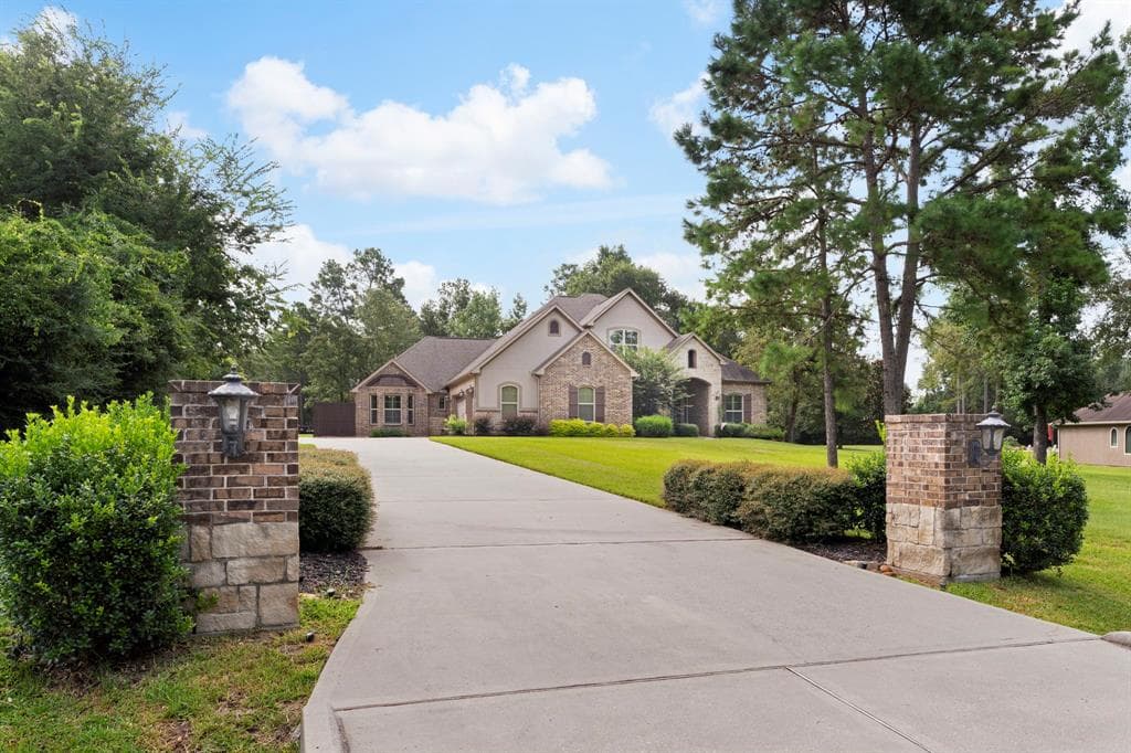 8479 Majestic Lake Ct
