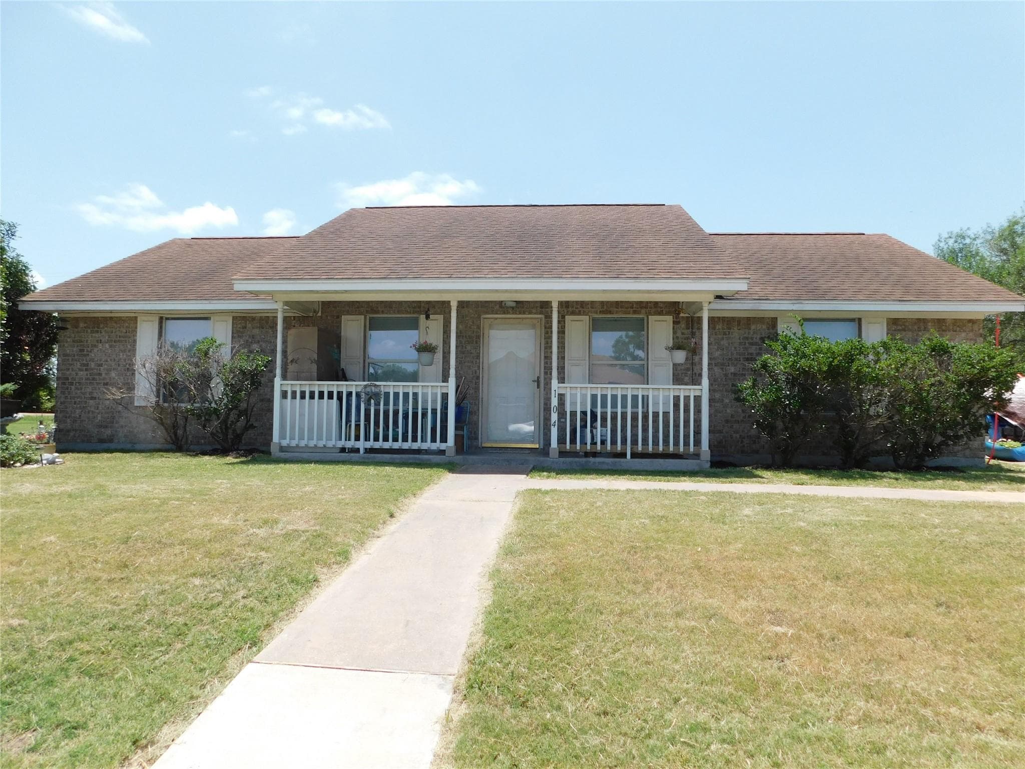 104 Heatherbrook