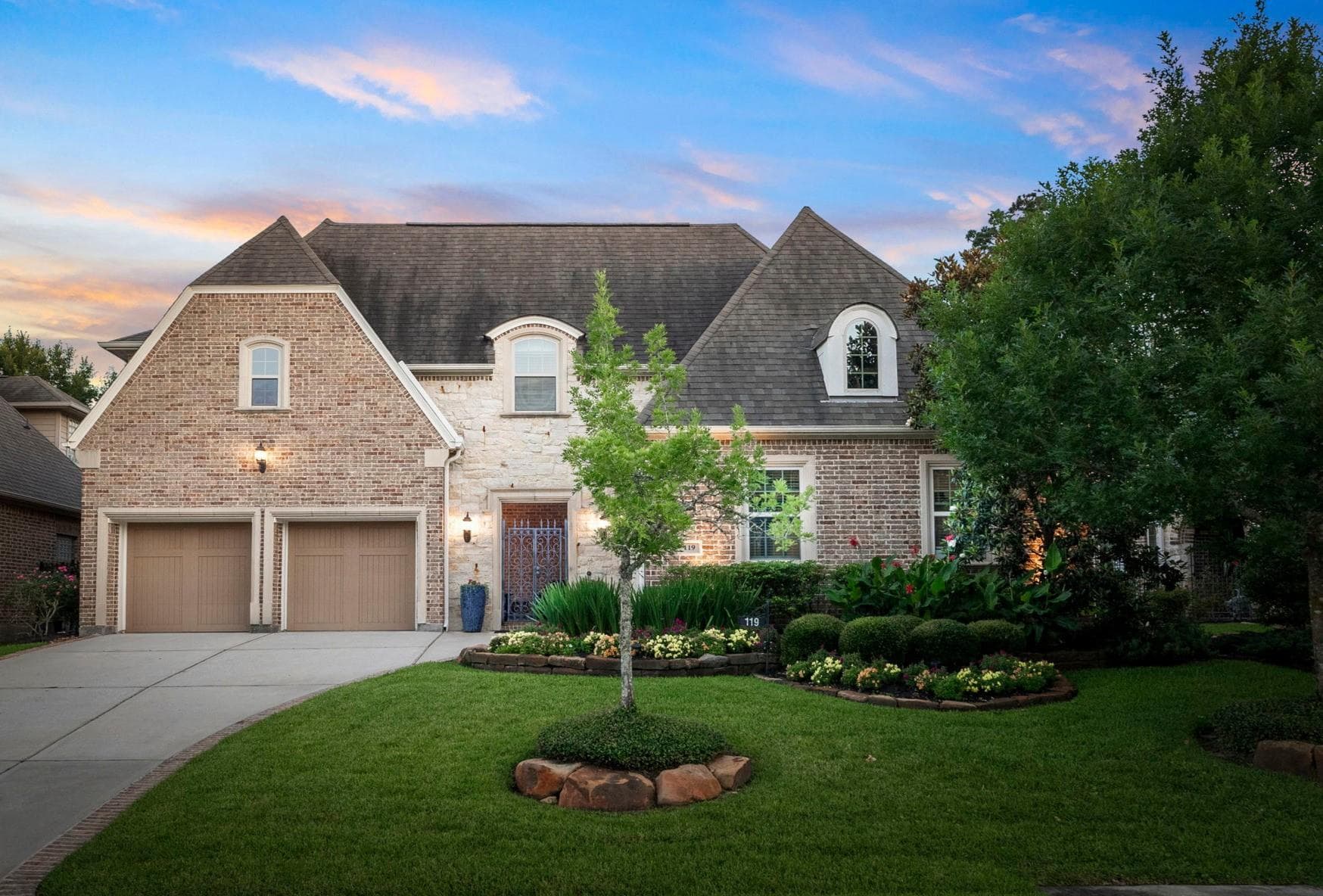 119 W Cresta Bend Pl
