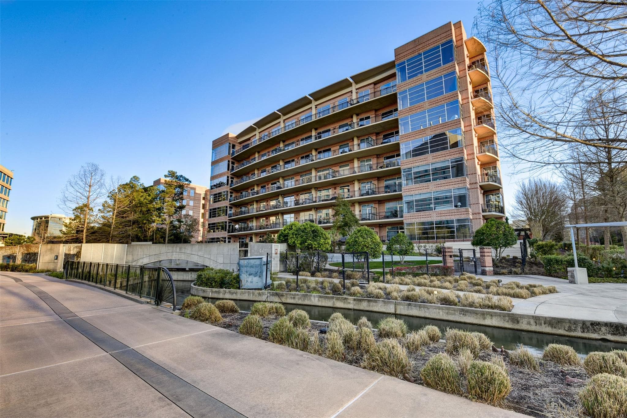 3 Waterway Ct Apt 4e
