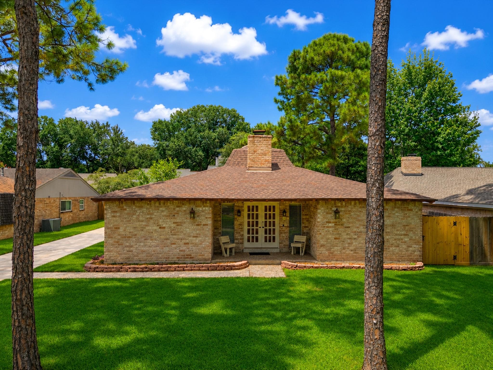 14310 Locke Ln