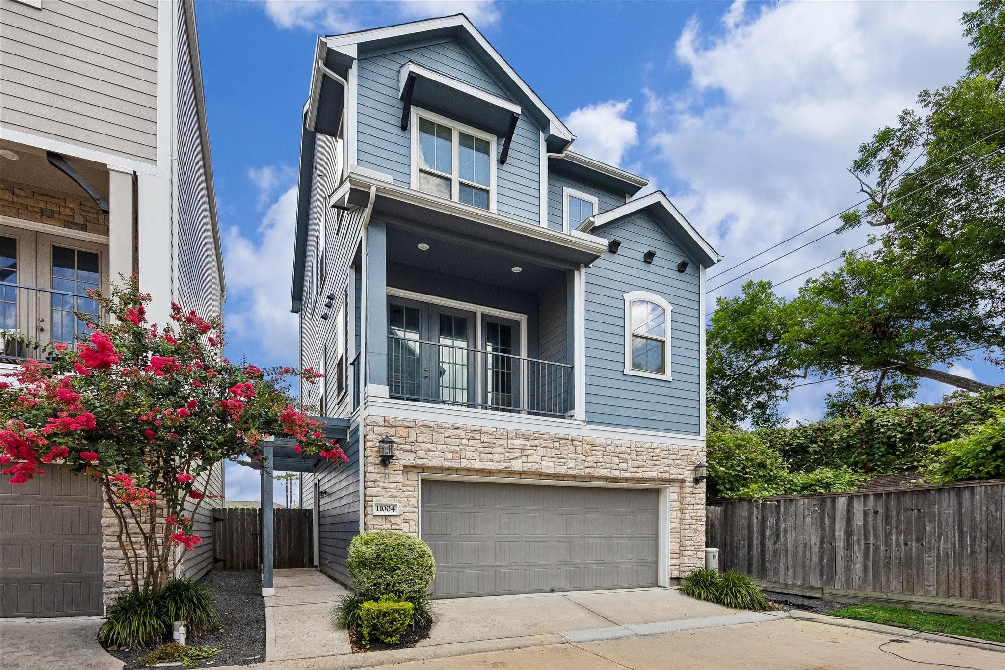 11004 Mikula Dr