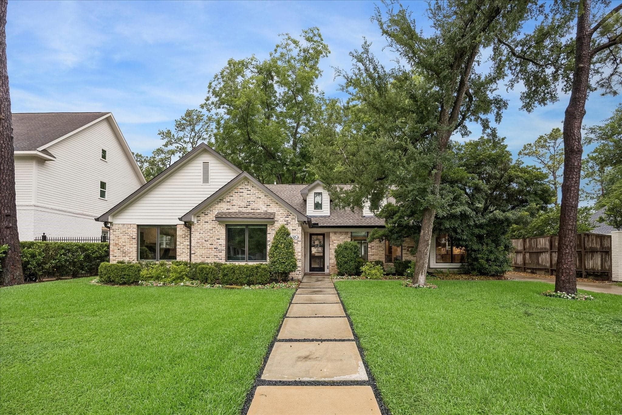 339 Wycliffe Dr
