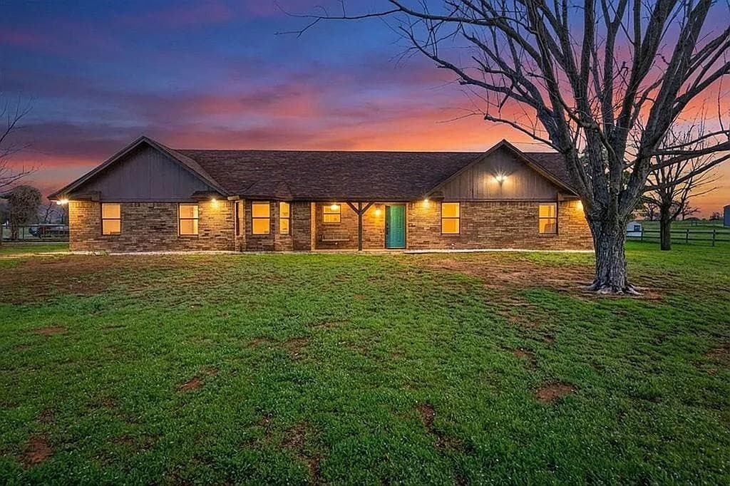 100 Green Meadows Cir