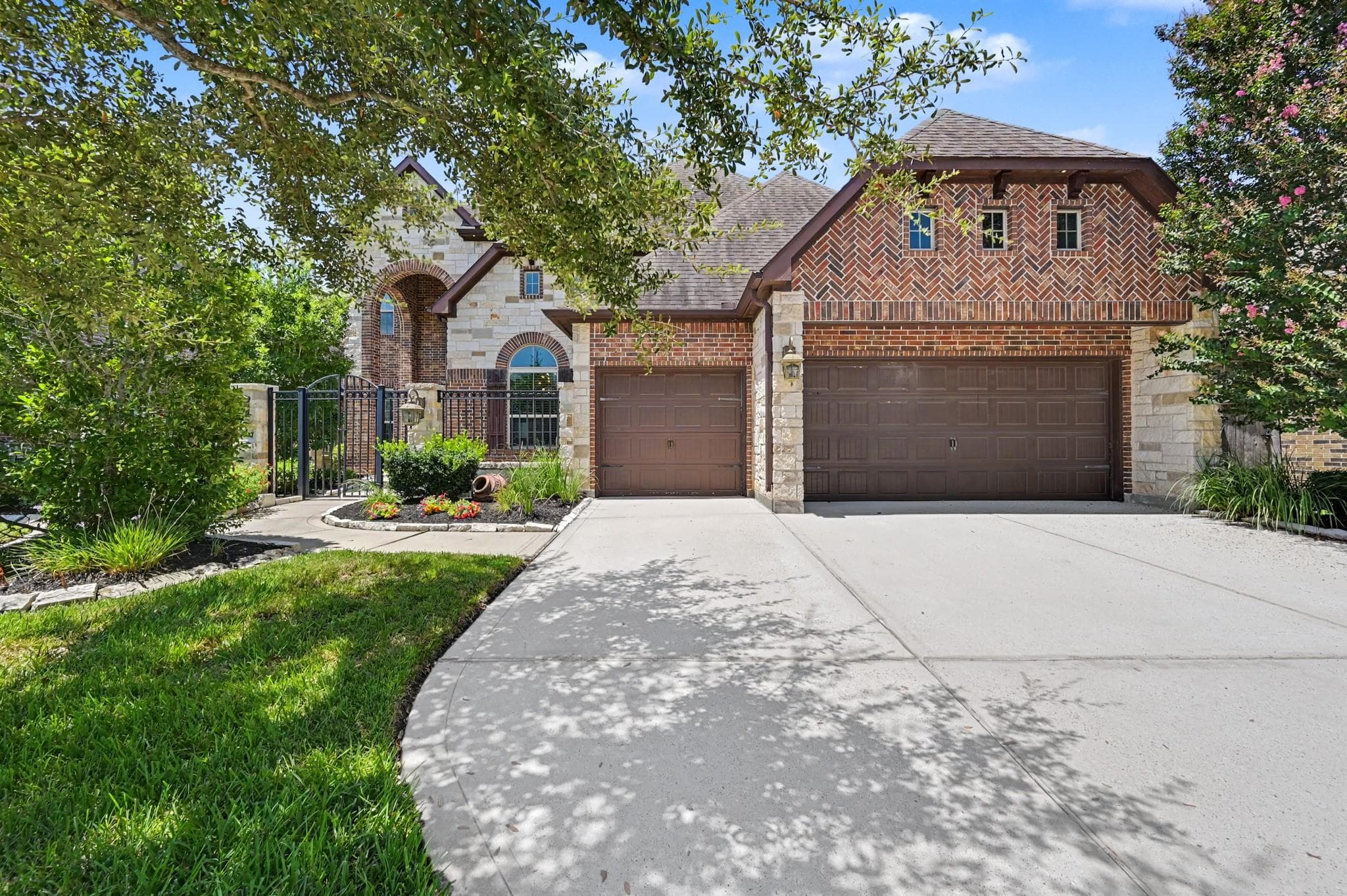 2807 Alan Lake Ln