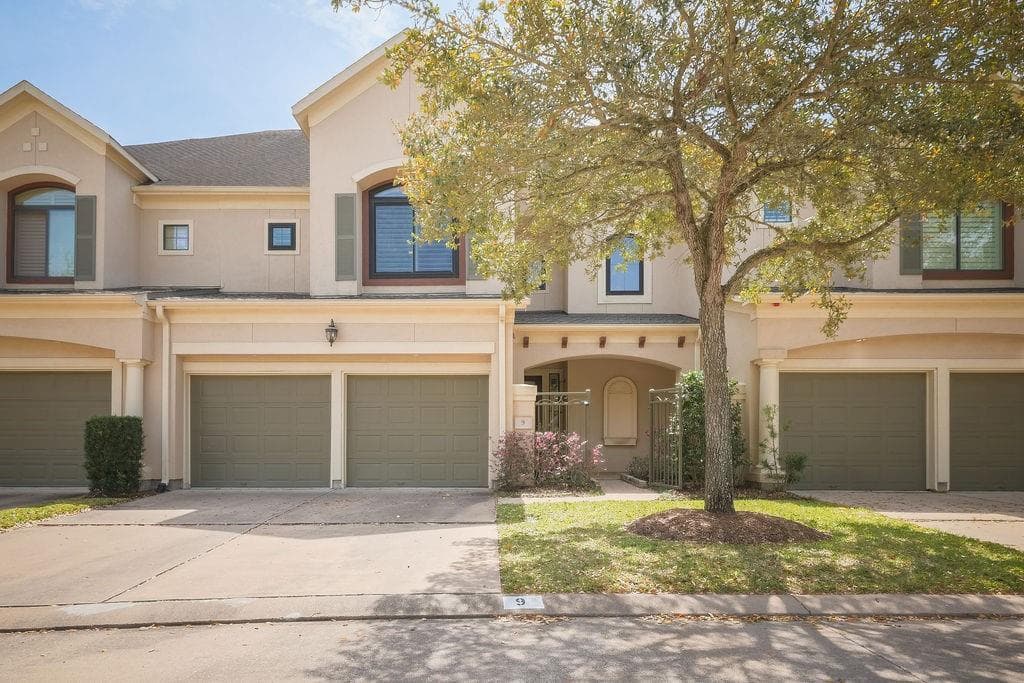 9 Sweetwater Ct