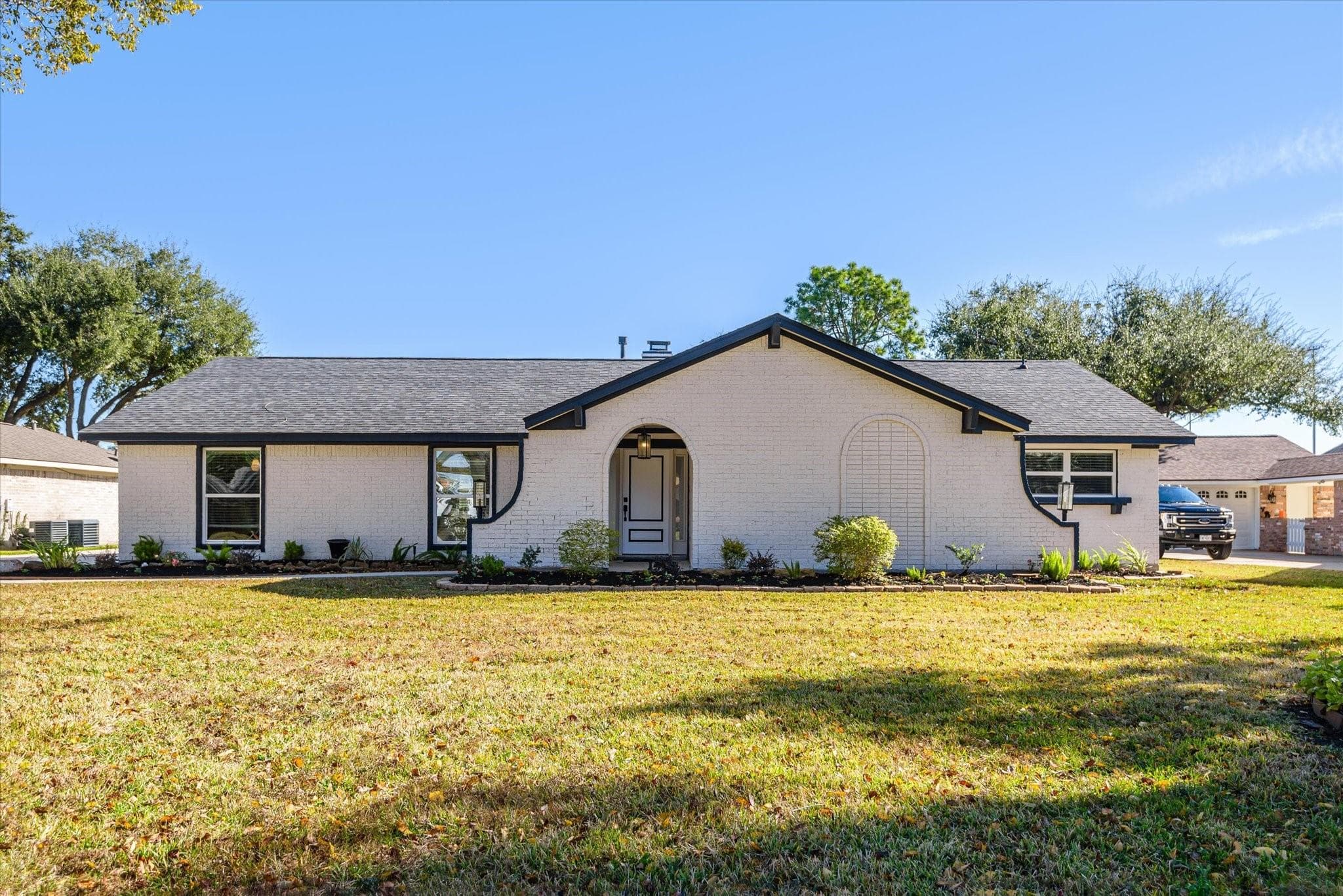 2813 Dow Cir