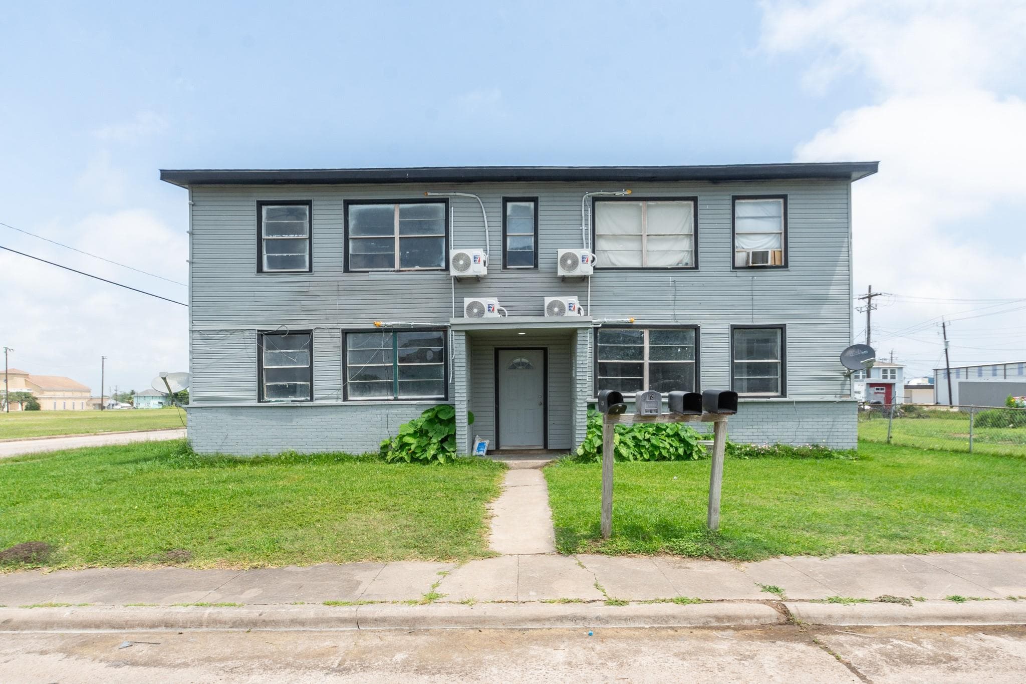 126 W 6th St