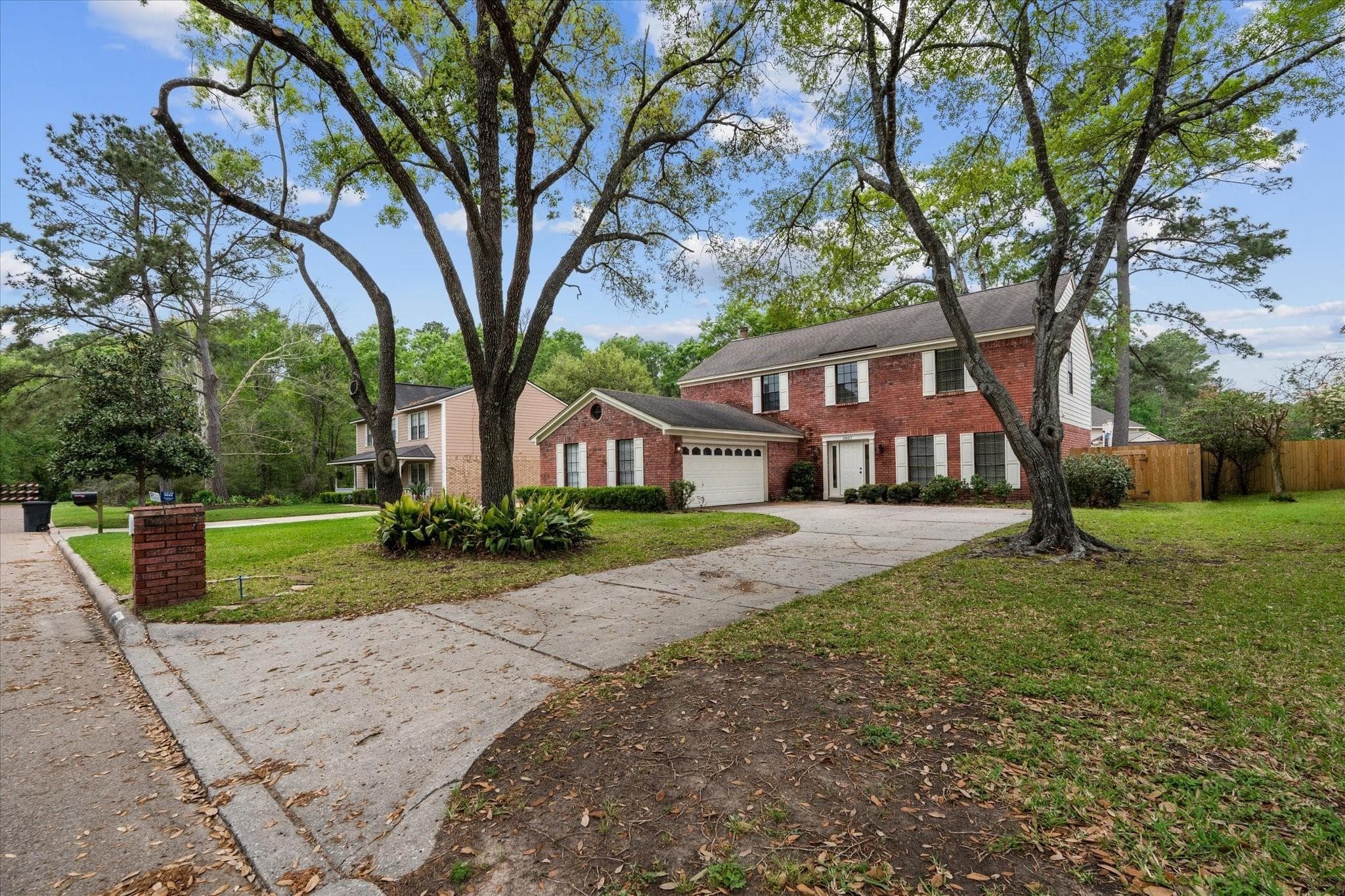 3807 Forest Village Dr