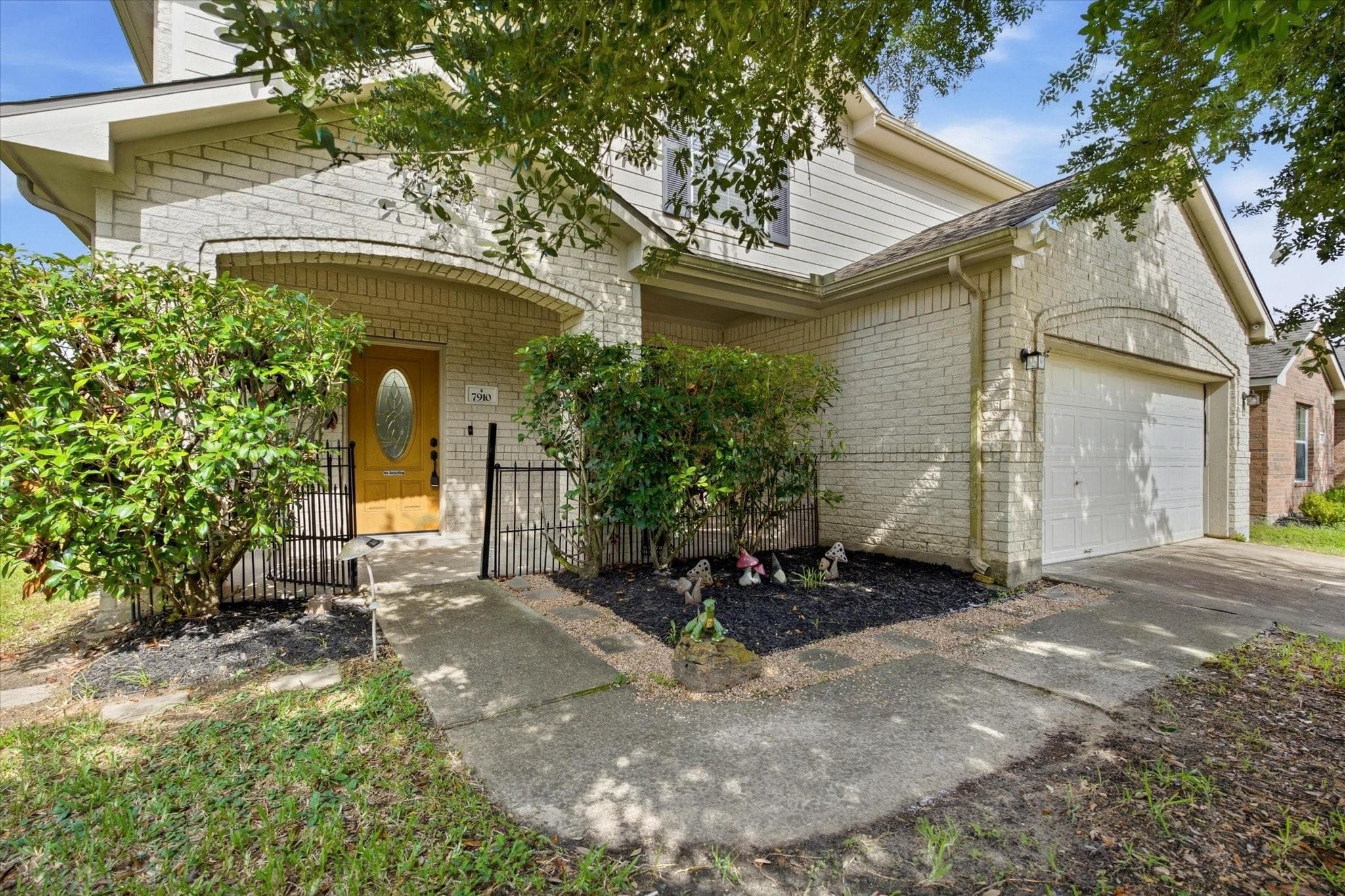 7910 Albatross Rd