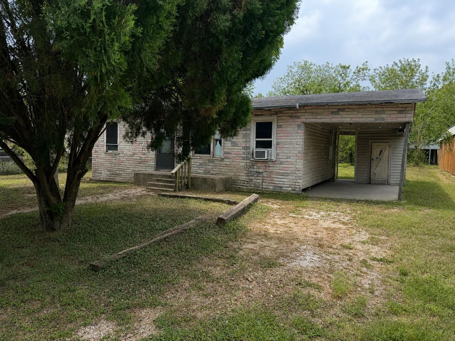 221 Charlotte Dr