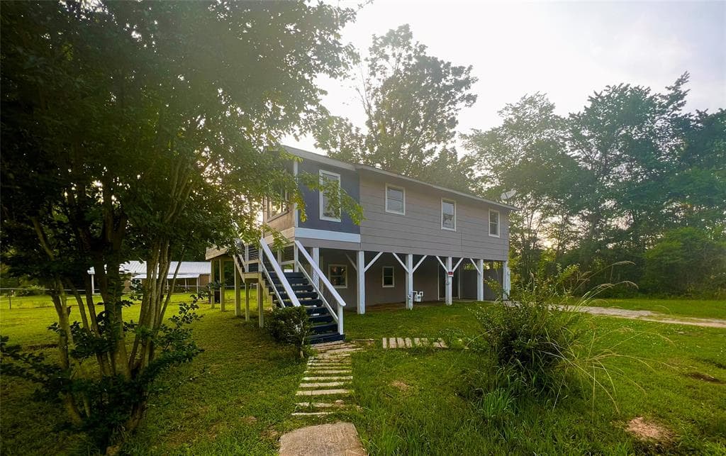 202 Live Oak Ln